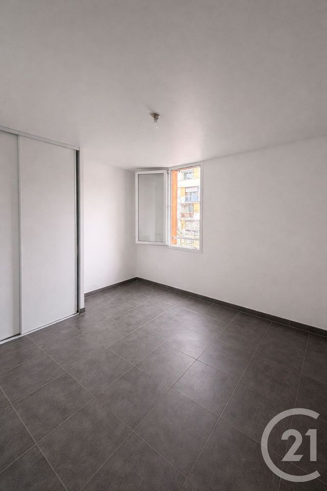 Appartement T2 à vendre - 2 pièces - 42.35 m2 - TRAPPES - 78 - ILE-DE-FRANCE - Century 21 Asf Immo