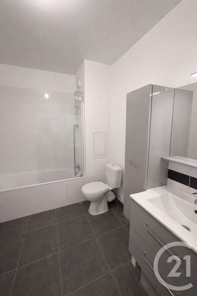 Appartement T2 à vendre - 2 pièces - 42.35 m2 - TRAPPES - 78 - ILE-DE-FRANCE - Century 21 Asf Immo