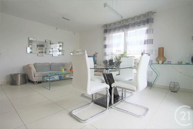 Afficher la photo en grand Appartement F4 à vendre - 4 pièces - 96.11 m2 - TRAPPES - 78 - ILE-DE-FRANCE - Century 21 Asf Immo