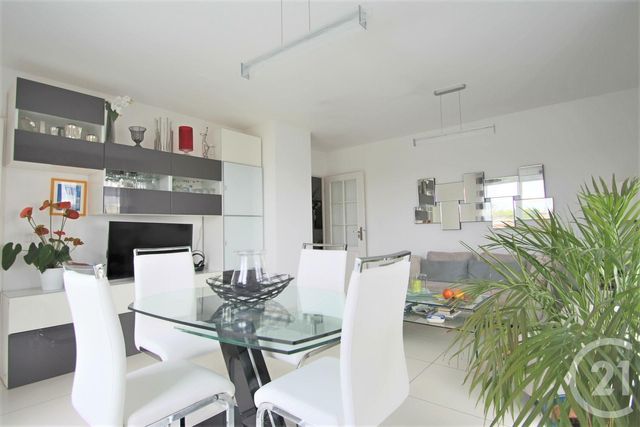 Afficher la photo en grand Appartement F4 à vendre - 4 pièces - 96.11 m2 - TRAPPES - 78 - ILE-DE-FRANCE - Century 21 Asf Immo