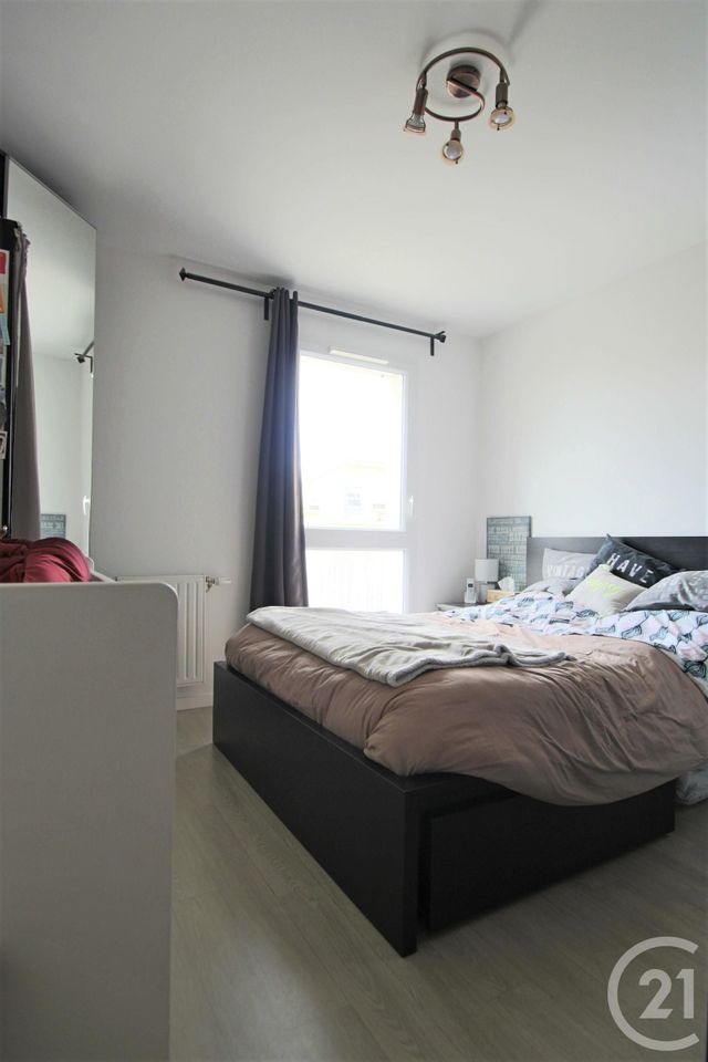 Afficher la photo en grand Appartement F3 à vendre - 3 pièces - 60.0 m2 - TRAPPES - 78 - ILE-DE-FRANCE - Century 21 Asf Immo