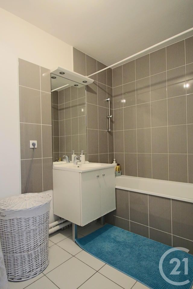 Afficher la photo en grand Appartement F4 à vendre - 4 pièces - 77.82 m2 - TRAPPES - 78 - ILE-DE-FRANCE - Century 21 Asf Immo