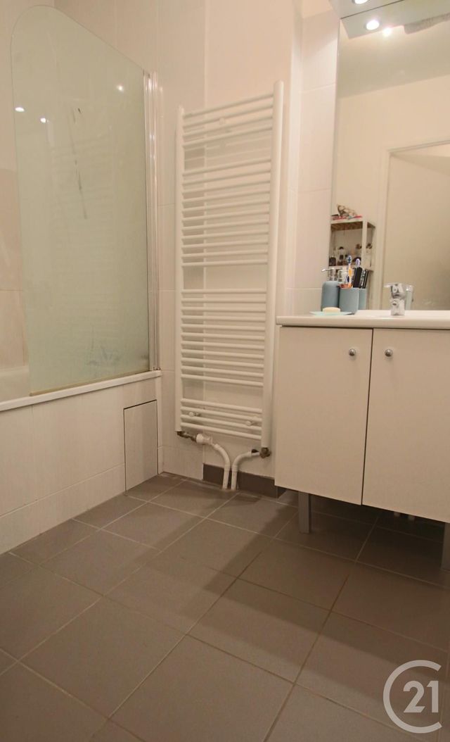 Afficher la photo en grand Appartement F3 à vendre - 3 pièces - 60.0 m2 - TRAPPES - 78 - ILE-DE-FRANCE - Century 21 Asf Immo