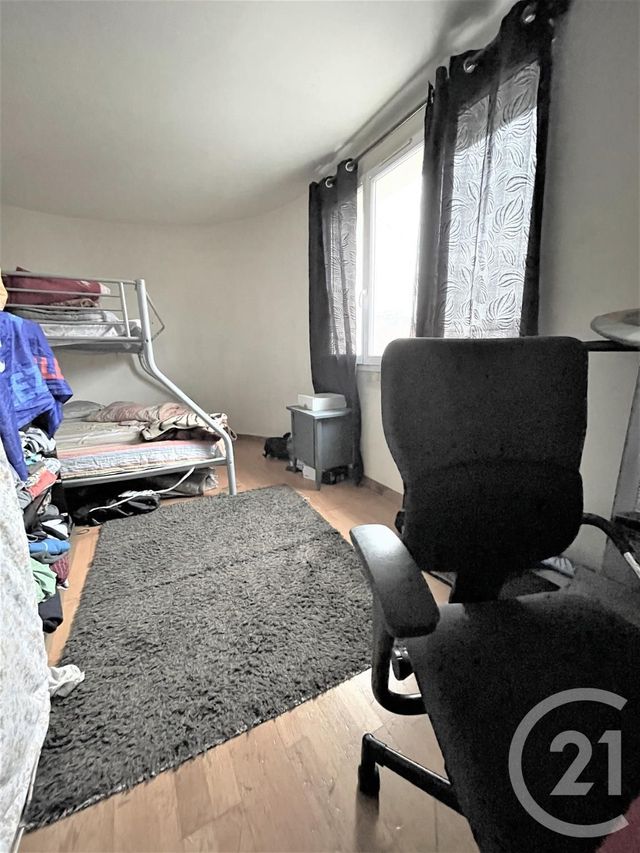 Afficher la photo en grand Appartement F5 à vendre - 5 pièces - 81.88 m2 - TRAPPES - 78 - ILE-DE-FRANCE - Century 21 Asf Immo