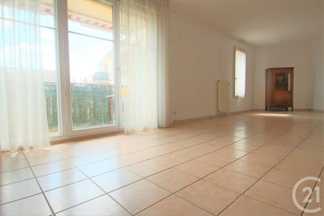Afficher la photo en grand Appartement F4 à vendre - 4 pièces - 76.35 m2 - TRAPPES - 78 - ILE-DE-FRANCE - Century 21 Asf Immo