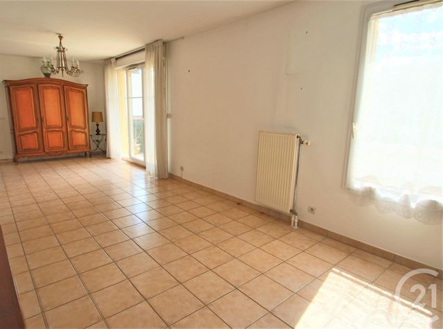 Afficher la photo en grand Appartement F4 à vendre - 4 pièces - 76.35 m2 - TRAPPES - 78 - ILE-DE-FRANCE - Century 21 Asf Immo