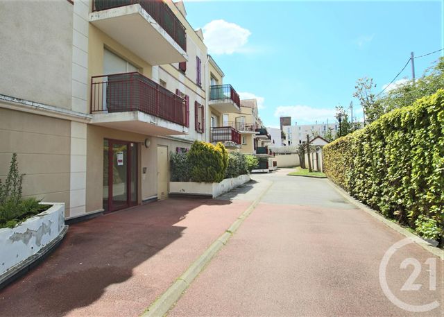 Afficher la photo en grand Appartement F4 à vendre - 4 pièces - 76.35 m2 - TRAPPES - 78 - ILE-DE-FRANCE - Century 21 Asf Immo
