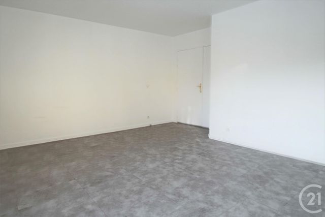 Afficher la photo en grand Appartement F4 à vendre - 4 pièces - 78.0 m2 - TRAPPES - 78 - ILE-DE-FRANCE - Century 21 Asf Immo