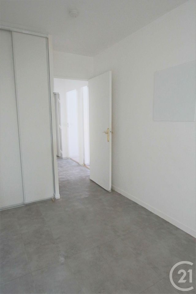 Afficher la photo en grand Appartement F4 à vendre - 4 pièces - 78.0 m2 - TRAPPES - 78 - ILE-DE-FRANCE - Century 21 Asf Immo