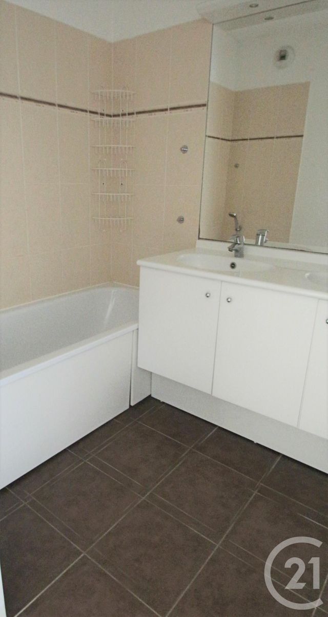 Afficher la photo en grand Appartement F4 à vendre - 4 pièces - 78.0 m2 - TRAPPES - 78 - ILE-DE-FRANCE - Century 21 Asf Immo
