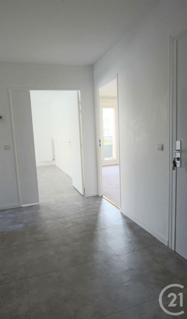 Afficher la photo en grand Appartement F4 à vendre - 4 pièces - 78.0 m2 - TRAPPES - 78 - ILE-DE-FRANCE - Century 21 Asf Immo