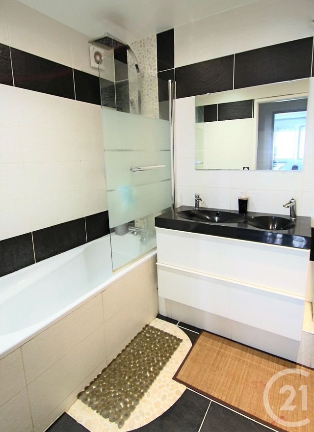 Afficher la photo en grand Appartement F4 à vendre - 4 pièces - 81.69 m2 - TRAPPES - 78 - ILE-DE-FRANCE - Century 21 Asf Immo