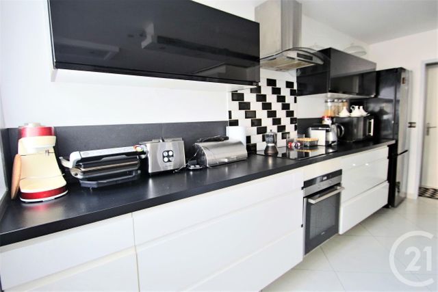 Afficher la photo en grand Appartement F4 à vendre - 4 pièces - 81.69 m2 - TRAPPES - 78 - ILE-DE-FRANCE - Century 21 Asf Immo
