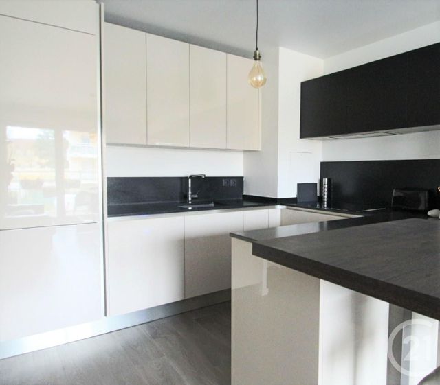 Afficher la photo en grand Appartement F3 à vendre - 3 pièces - 57.01 m2 - TRAPPES - 78 - ILE-DE-FRANCE - Century 21 Asf Immo
