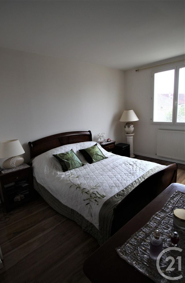 Afficher la photo en grand Appartement F4 à vendre - 4 pièces - 100.01 m2 - TRAPPES - 78 - ILE-DE-FRANCE - Century 21 Asf Immo