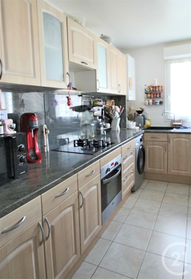 Afficher la photo en grand Appartement F4 à vendre - 4 pièces - 77.1 m2 - TRAPPES - 78 - ILE-DE-FRANCE - Century 21 Asf Immo
