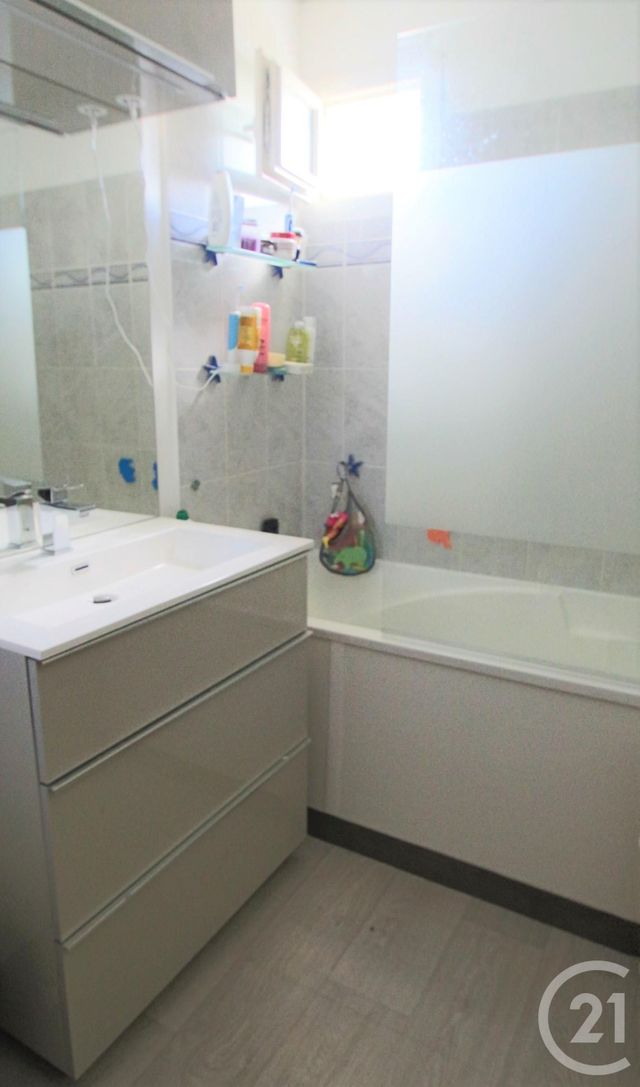 Afficher la photo en grand Appartement F4 à vendre - 4 pièces - 77.1 m2 - TRAPPES - 78 - ILE-DE-FRANCE - Century 21 Asf Immo