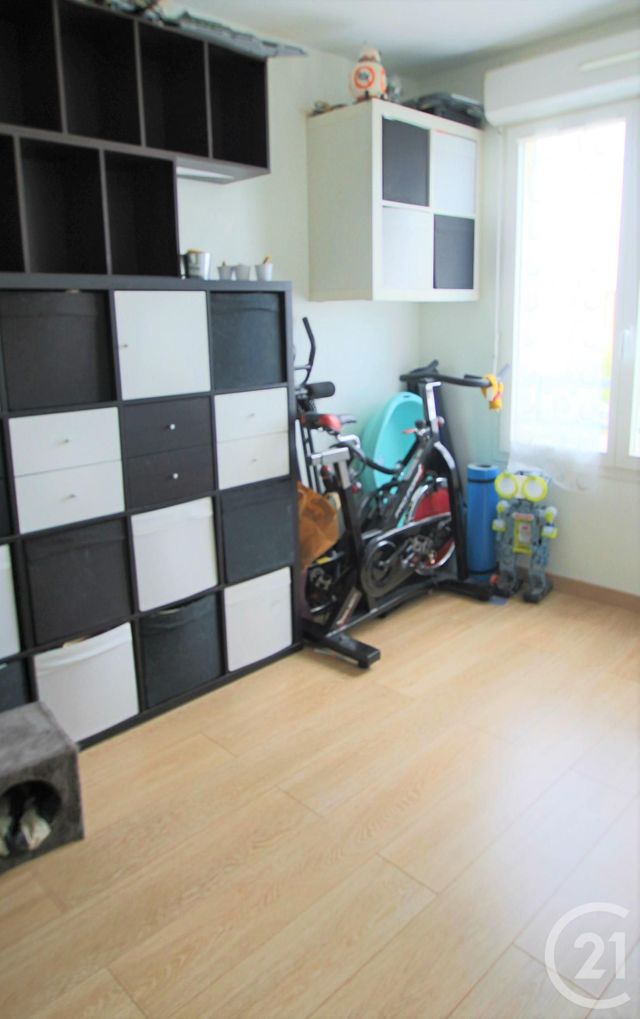 Afficher la photo en grand Appartement F4 à vendre - 4 pièces - 77.1 m2 - TRAPPES - 78 - ILE-DE-FRANCE - Century 21 Asf Immo