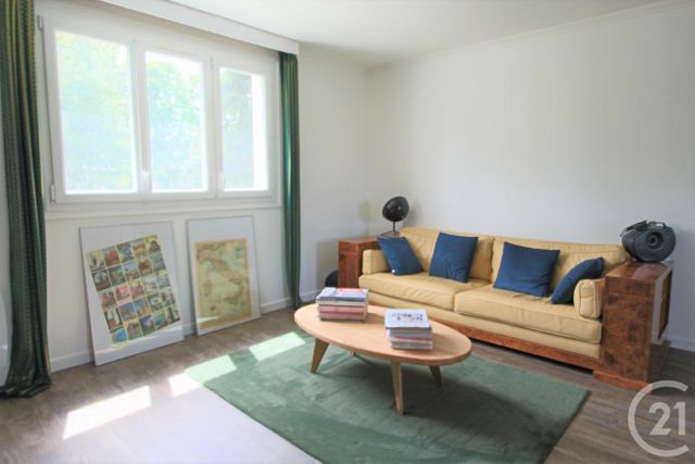 Afficher la photo en grand Appartement F3 à vendre - 3 pièces - 71.0 m2 - TRAPPES - 78 - ILE-DE-FRANCE - Century 21 Asf Immo