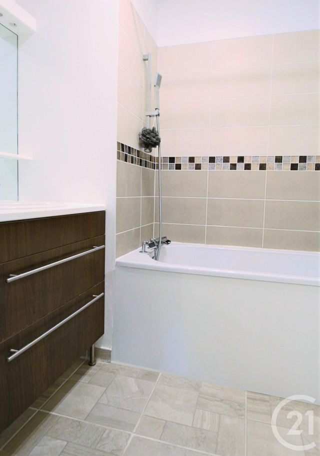 Appartement F3 à vendre - 3 pièces - 70.0 m2 - TRAPPES - 78 - ILE-DE-FRANCE - Century 21 Asf Immo Appartement F3 à vendre - 3 pièces - 70.0 m2 - TRAPPES - 78 - ILE-DE-FRANCE - Century 21 Asf Immo