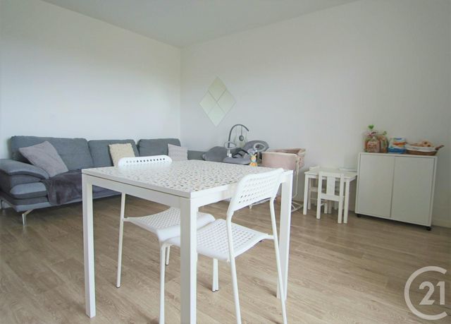 Appartement F2 à vendre - 2 pièces - 40.0 m2 - TRAPPES - 78 - ILE-DE-FRANCE - Century 21 Asf Immo Appartement F2 à vendre - 2 pièces - 40.0 m2 - TRAPPES - 78 - ILE-DE-FRANCE - Century 21 Asf Immo