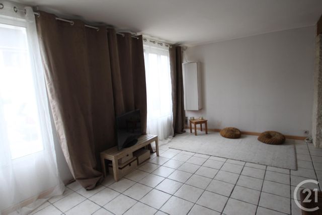 Afficher la photo en grand Appartement F4 à vendre - 4 pièces - 78.97 m2 - TRAPPES - 78 - ILE-DE-FRANCE - Century 21 Asf Immo