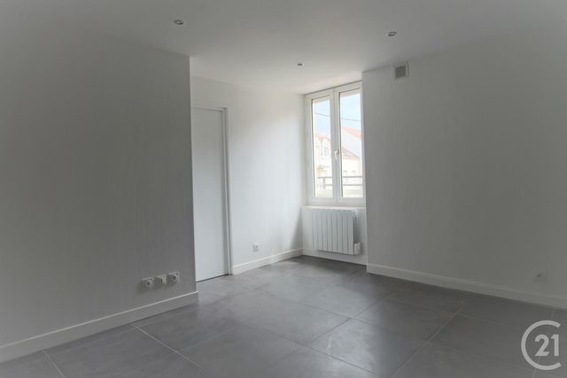Appartement F2 à louer - 2 pièces - 32.39 m2 - EVRY - 91 - ILE-DE-FRANCE - Century 21 Asf Immo Appartement F2 à louer - 2 pièces - 32.39 m2 - EVRY - 91 - ILE-DE-FRANCE - Century 21 Asf Immo
