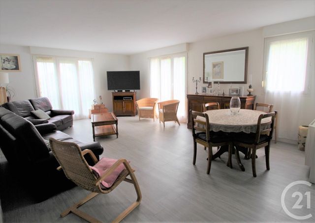 Afficher la photo en grand Appartement F5 à vendre - 5 pièces - 94.63 m2 - TRAPPES - 78 - ILE-DE-FRANCE - Century 21 Asf Immo