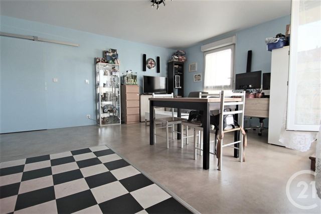 Afficher la photo en grand Appartement F3 à vendre - 3 pièces - 64.0 m2 - TRAPPES - 78 - ILE-DE-FRANCE - Century 21 Asf Immo