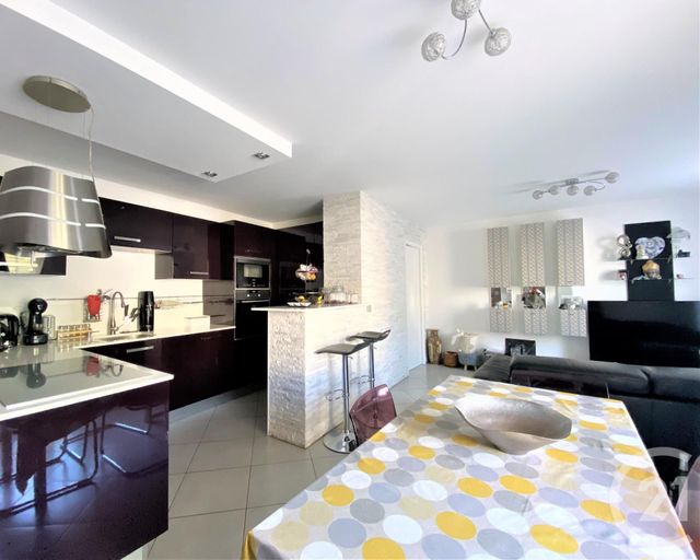 Appartement F4 à vendre - 4 pièces - 67.23 m2 - TRAPPES - 78 - ILE-DE-FRANCE - Century 21 Asf Immo