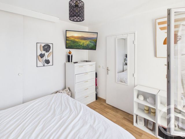 Appartement T5 à vendre - 5 pièces - 106.39 m2 - TRAPPES - 78 - ILE-DE-FRANCE - Century 21 Asf Immo