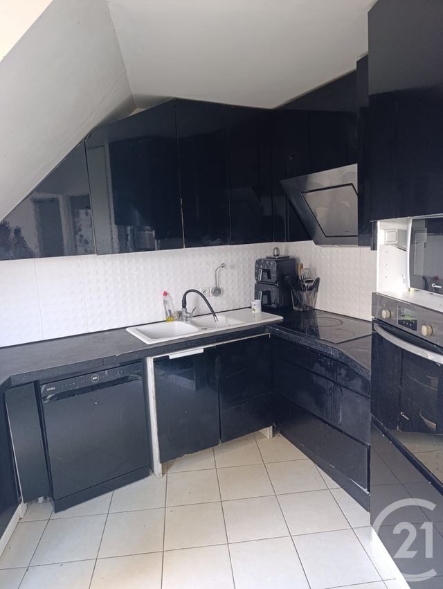 Appartement T5 à vendre - 5 pièces - 106.39 m2 - TRAPPES - 78 - ILE-DE-FRANCE - Century 21 Asf Immo