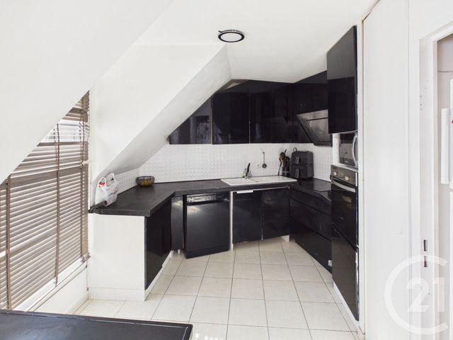 Appartement T5 à vendre - 5 pièces - 106.39 m2 - TRAPPES - 78 - ILE-DE-FRANCE - Century 21 Asf Immo