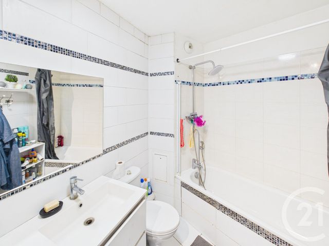 Appartement T5 à vendre - 5 pièces - 106.39 m2 - TRAPPES - 78 - ILE-DE-FRANCE - Century 21 Asf Immo