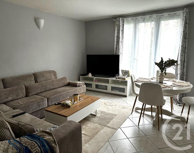 Appartement F3 à vendre - 3 pièces - 55.82 m2 - TRAPPES - 78 - ILE-DE-FRANCE - Century 21 Asf Immo