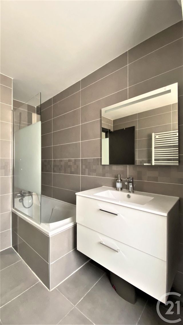 Appartement F4 à vendre - 4 pièces - 93.0 m2 - TRAPPES - 78 - ILE-DE-FRANCE - Century 21 Asf Immo