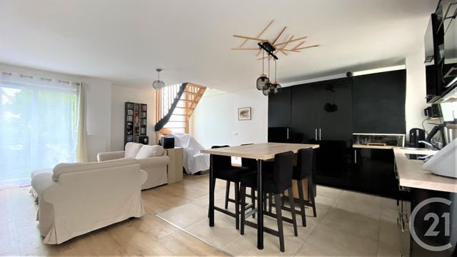 Appartement F4 à vendre - 4 pièces - 93.0 m2 - TRAPPES - 78 - ILE-DE-FRANCE - Century 21 Asf Immo