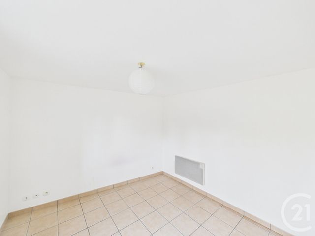 Appartement Triplex à louer - 3 pièces - 41.72 m2 - BUSSIERES - 77 - ILE-DE-FRANCE - Century 21 Asf Immo