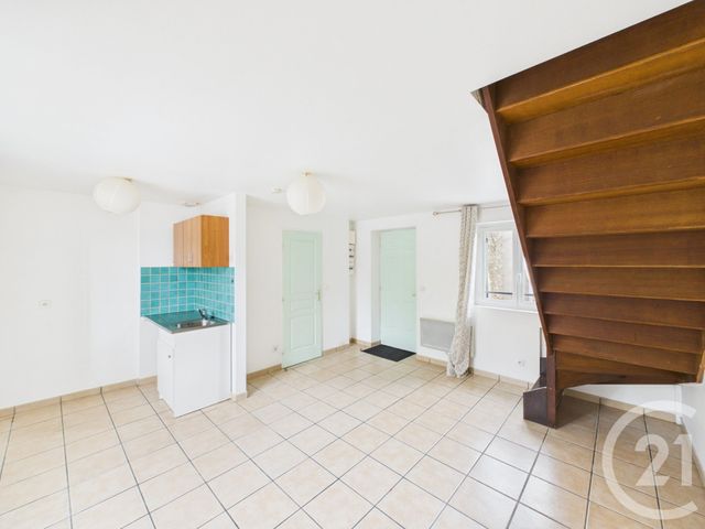Appartement Triplex à louer - 3 pièces - 41.72 m2 - BUSSIERES - 77 - ILE-DE-FRANCE - Century 21 Asf Immo