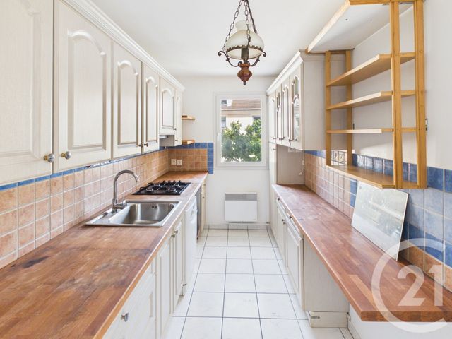 Appartement F3 à vendre - 3 pièces - 64.43 m2 - TRAPPES - 78 - ILE-DE-FRANCE - Century 21 Asf Immo