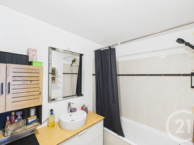 Appartement F2 à vendre - 2 pièces - 45.62 m2 - TRAPPES - 78 - ILE-DE-FRANCE - Century 21 Asf Immo