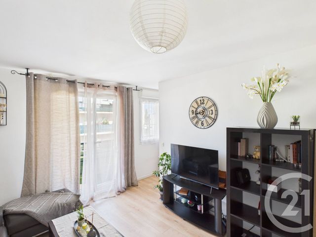 Appartement F2 à vendre - 2 pièces - 45.62 m2 - TRAPPES - 78 - ILE-DE-FRANCE - Century 21 Asf Immo