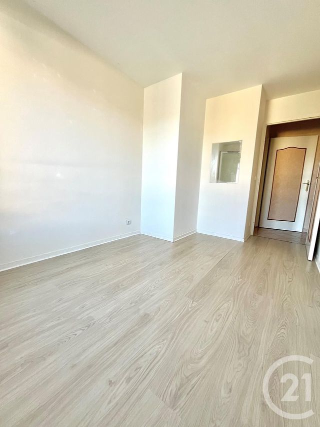 Afficher la photo en grand Appartement F3 à vendre - 3 pièces - 57.5 m2 - TRAPPES - 78 - ILE-DE-FRANCE - Century 21 Asf Immo