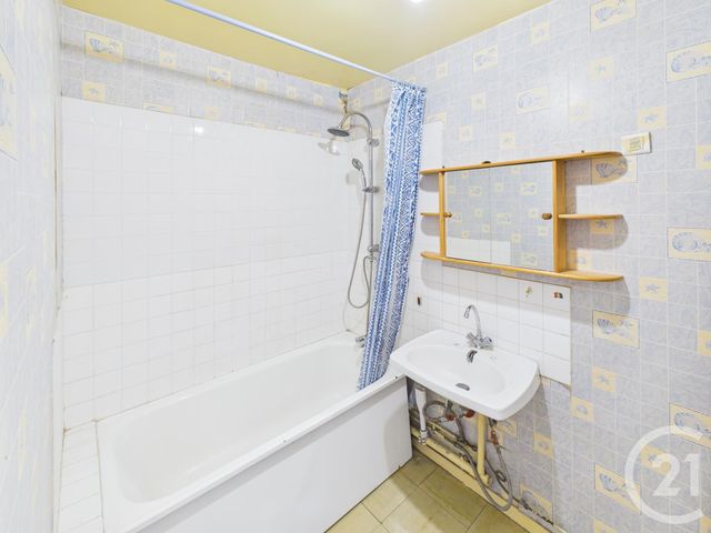 Appartement F4 à vendre - 4 pièces - 77.0 m2 - TRAPPES - 78 - ILE-DE-FRANCE - Century 21 Asf Immo