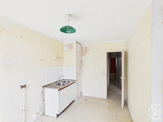 Appartement F4 à vendre - 4 pièces - 77.0 m2 - TRAPPES - 78 - ILE-DE-FRANCE - Century 21 Asf Immo