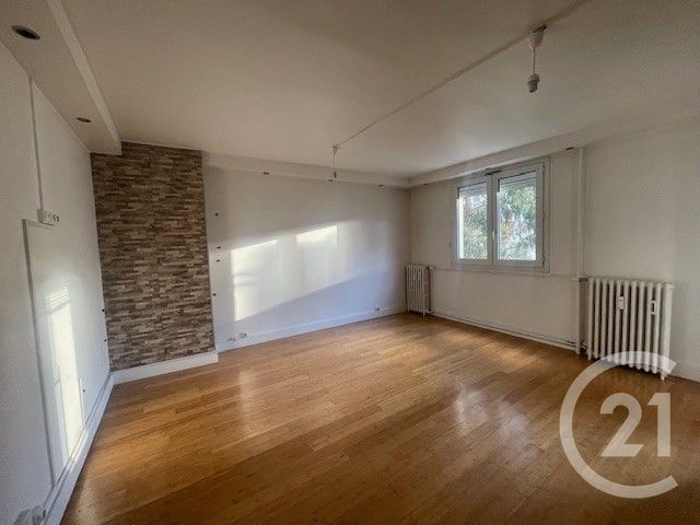 Appartement F3 à louer - 3 pièces - 61.5 m2 - COURBEVOIE - 92 - ILE-DE-FRANCE - Century 21 Asf Immo