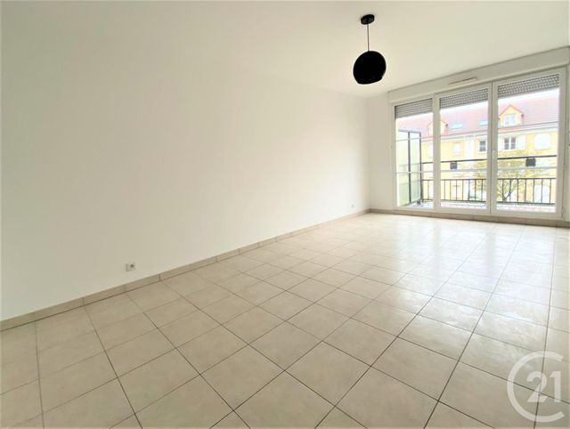 Appartement F2 à louer - 2 pièces - 42.69 m2 - TRAPPES - 78 - ILE-DE-FRANCE - Century 21 Asf Immo