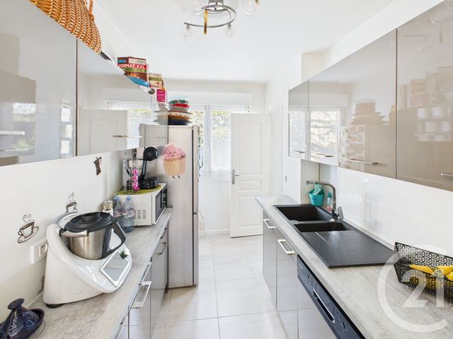 Appartement F4 à vendre - 4 pièces - 67.91 m2 - TRAPPES - 78 - ILE-DE-FRANCE - Century 21 Asf Immo