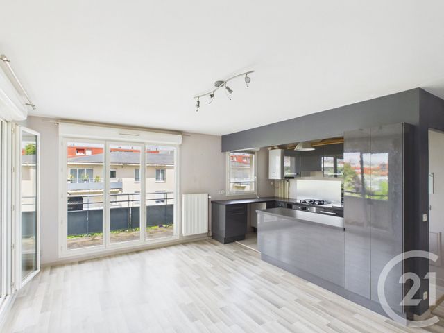 Appartement F3 à vendre - 3 pièces - 61.0 m2 - TRAPPES - 78 - ILE-DE-FRANCE - Century 21 Asf Immo