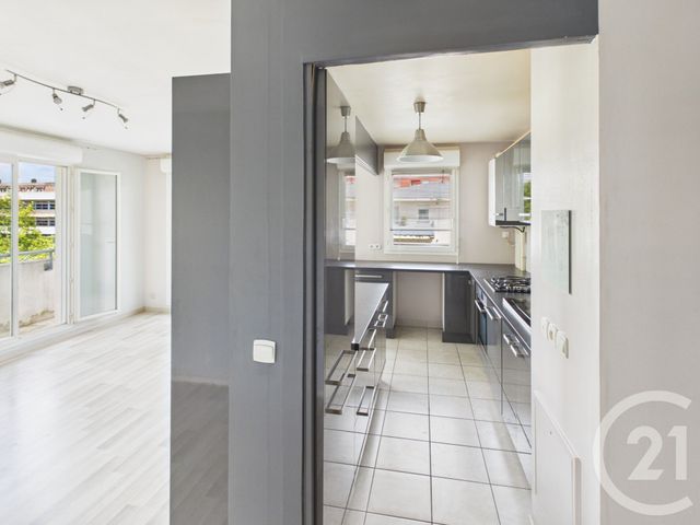 Appartement F3 à vendre - 3 pièces - 61.0 m2 - TRAPPES - 78 - ILE-DE-FRANCE - Century 21 Asf Immo